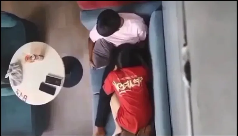 Quay lén em gái bú liếm cho nhân tình nơi công cộng