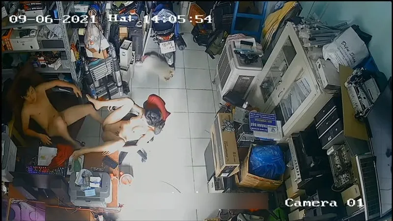 Vợ người chồng xxx nhau trong của hàng máy tính