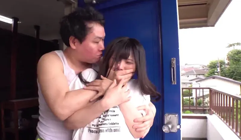 Tình đầu của tôi đã bị gã hàng xóm xoạc tơi tả