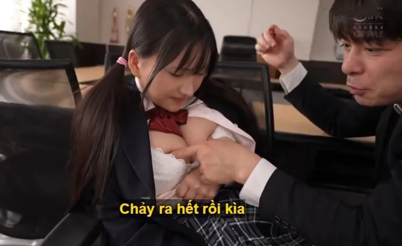 Ba năm trời, thầy giáo rèn luyện cô học trò ngực khủng thành “lọ đựng tinh”